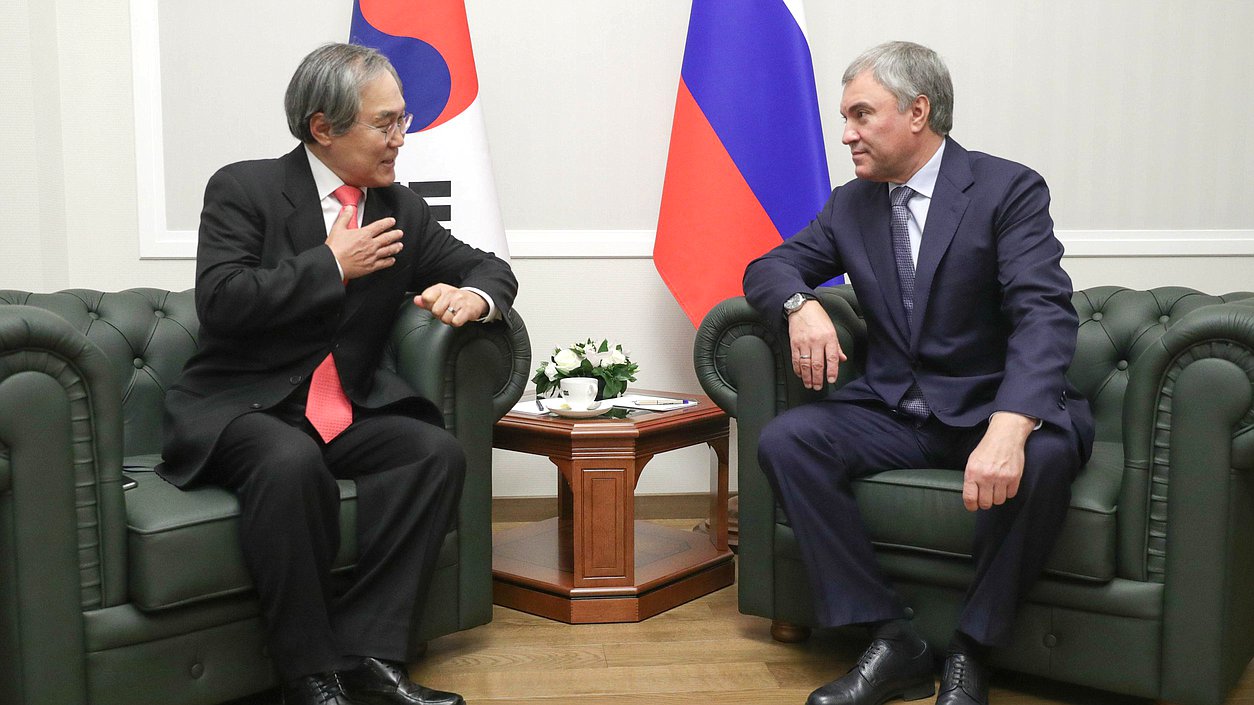 Chairman of the State Duma Viacheslav Volodin and Special Envoy of the President of the Republic of Korea Woo Yoon-keun