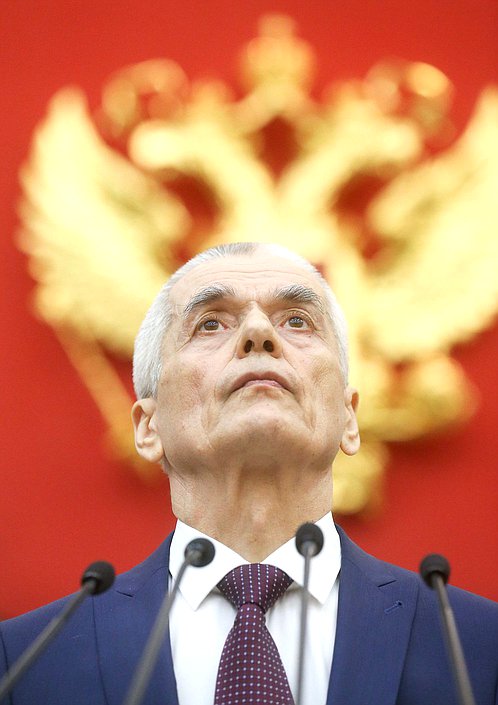Первый заместитель председателя Комитета по образованию и науке Геннадий Онищенко
