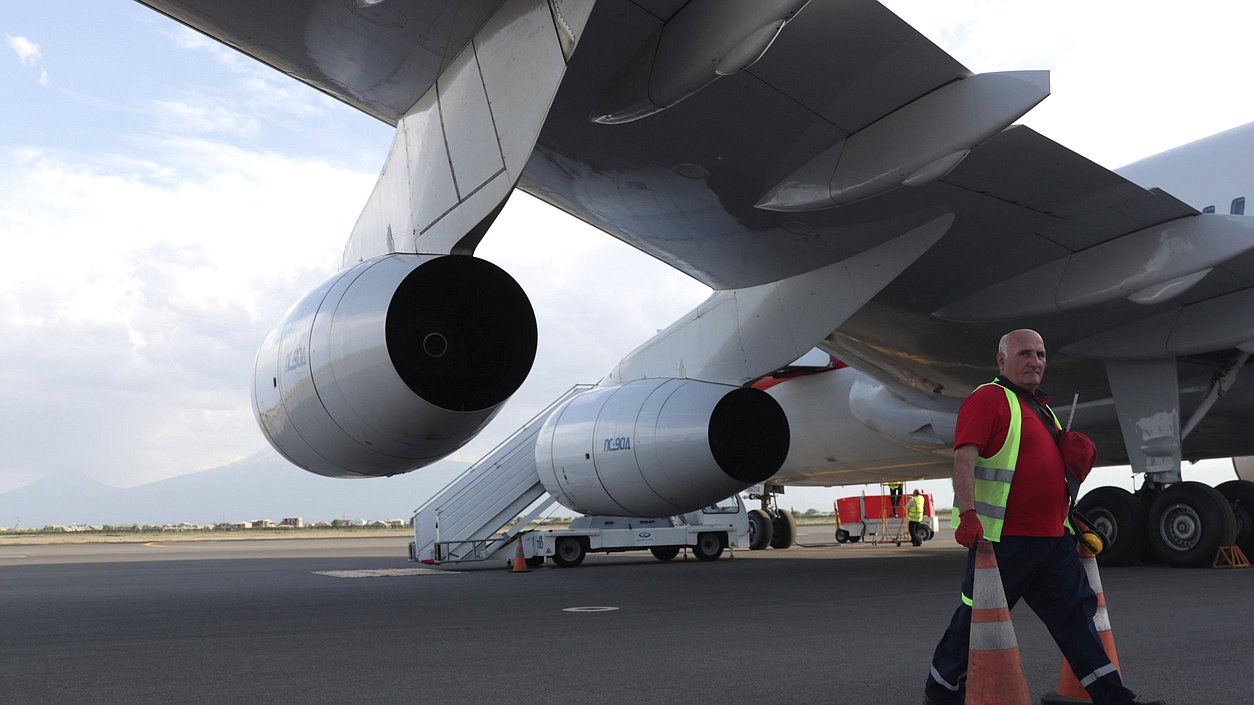 самолет крыло аэропорт