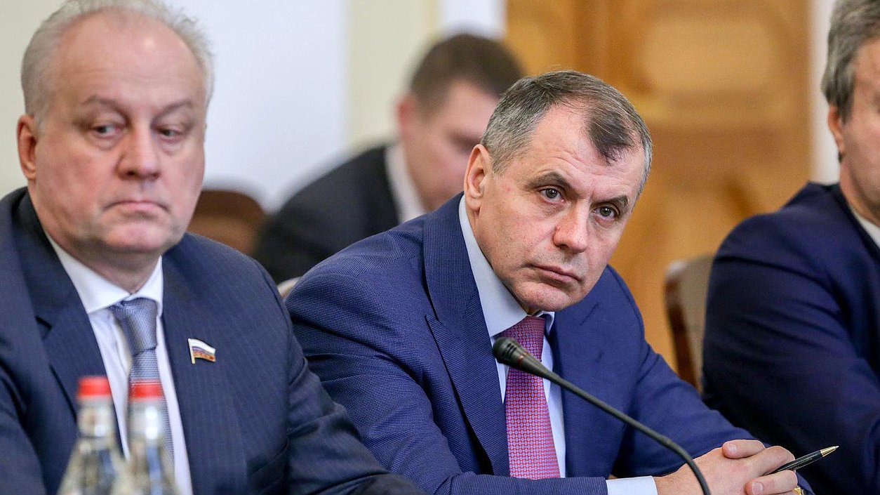 Председатель Государственного Совета Республики Крым Владимир Константинов во время заседания. Авторство фотографий: Анна Исакова/Фотослужба Государственной Думы.
