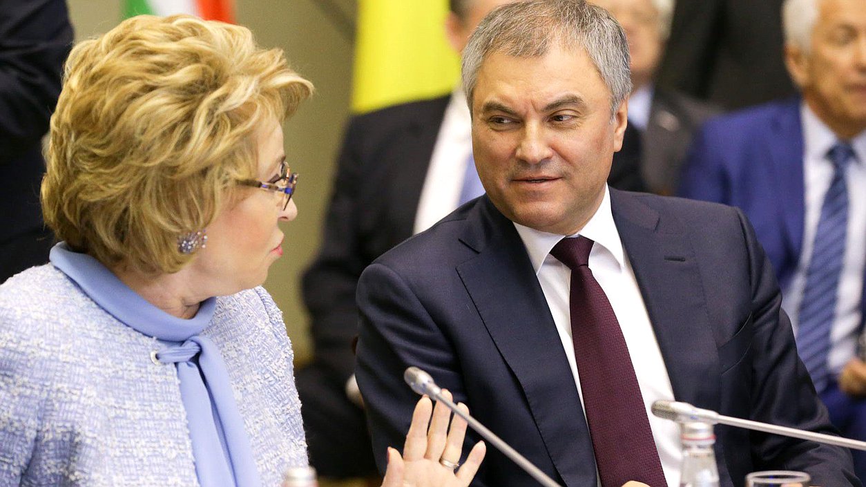 Председатель Государственной Думы Вячеслав Володин и Председатель Совета Федерации Валентина Матвиенко во время заседания. Автор фото: Анна Исакова/Фотослужба Государственной Думы.

