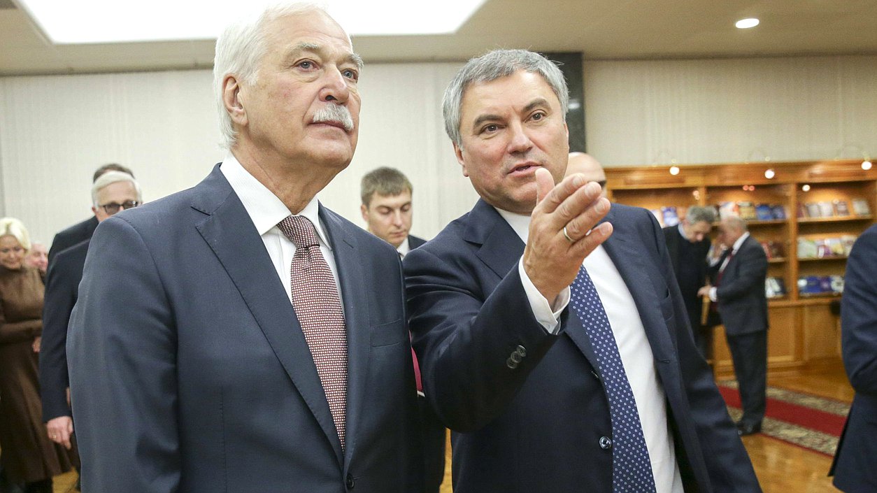 Председатель Государственной Думы Вячеслав Володин и Полномочный представитель России в контактной группе по урегулированию ситуации в восточной части Украины, бывший Председатель Государственной Думы Борис Грызлов