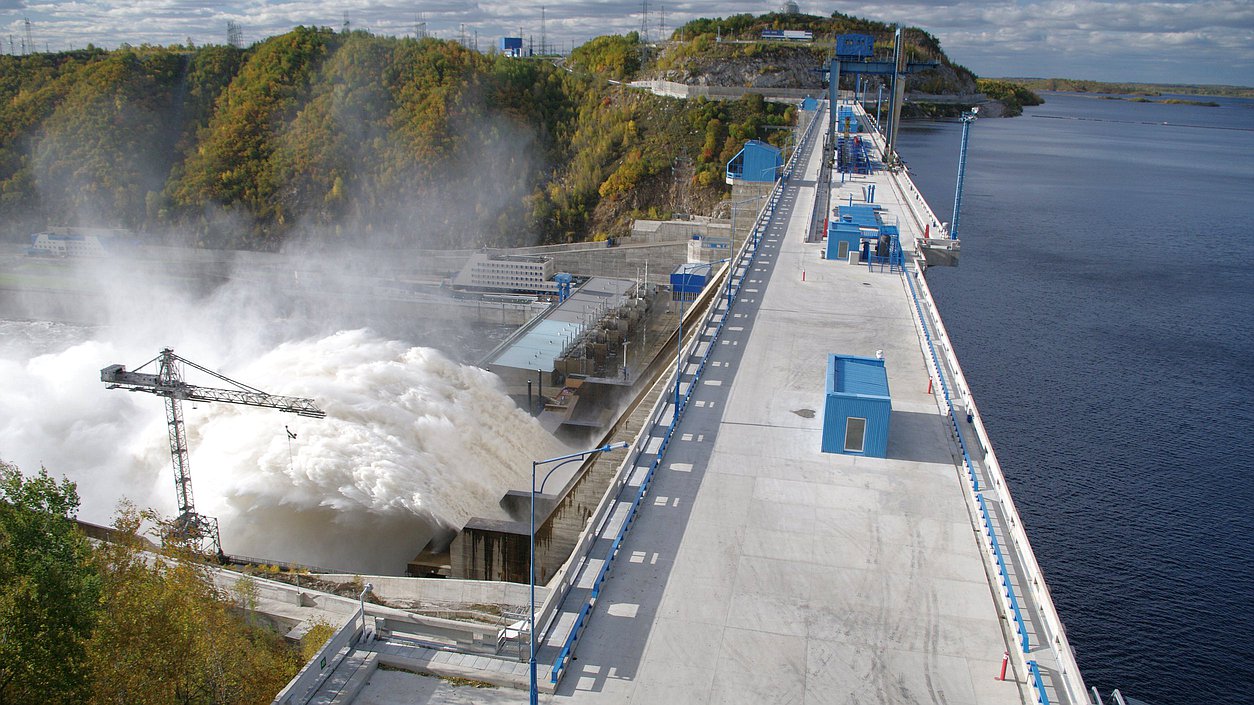 электрики электричество энергия вода плотина гэс