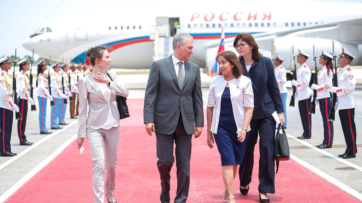 Председатель Государственной Думы Вячеслав Володин и заместитель Председателя Национальной ассамблеи народной власти Ана Мария Мари Мачадо