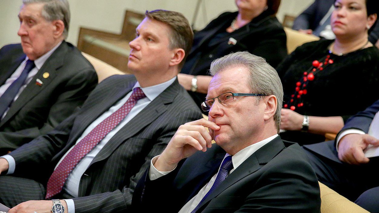 Полномочный представитель Президента Российской Федерации в Государственной Думе Гарри Минх во время заседания. Автор фото: Анна Исакова/Фотослужба Государственной Думы.

