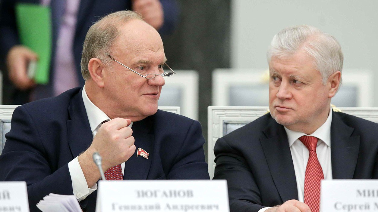 Руководители фракции КПРФ и «Справедливая Россия» Геннадий Зюганов и Сергей Миронов