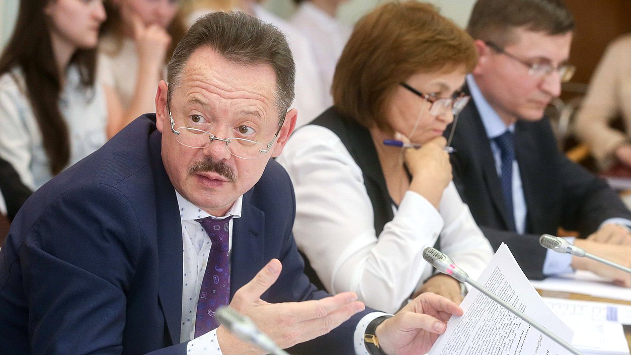 Член Комитета по региональной политике и проблемам Севера и Дальнего Востока Владимир Новиков