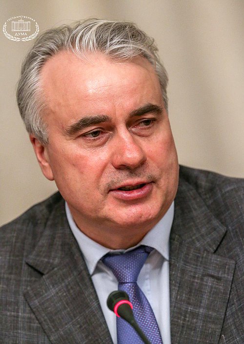 Председатель Комитета по энергетике Павел Завальный во время заседания. Автор фото: Марат Абулхатин/Фотослужба Государственной Думы.
