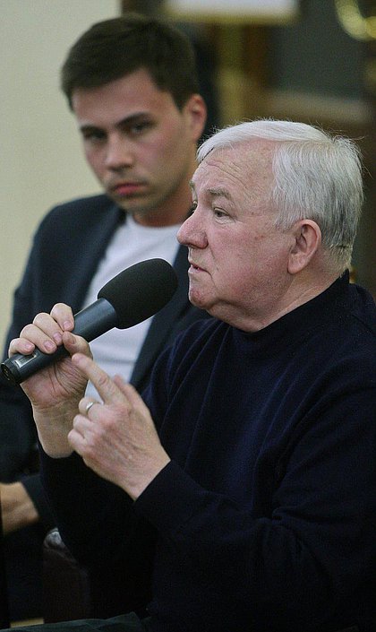 Заседание медиа клуба Государственной Думы.  Гостем клуба стал Рустам Арифджанов.