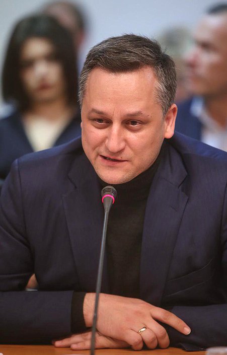 Парламентские слушания Комитета Государственной Думы по земельным отношениям и строительству на тему «Региональное развитие и комфортная среда проживания граждан как основа градостроительной политики Российской Федерации». 

