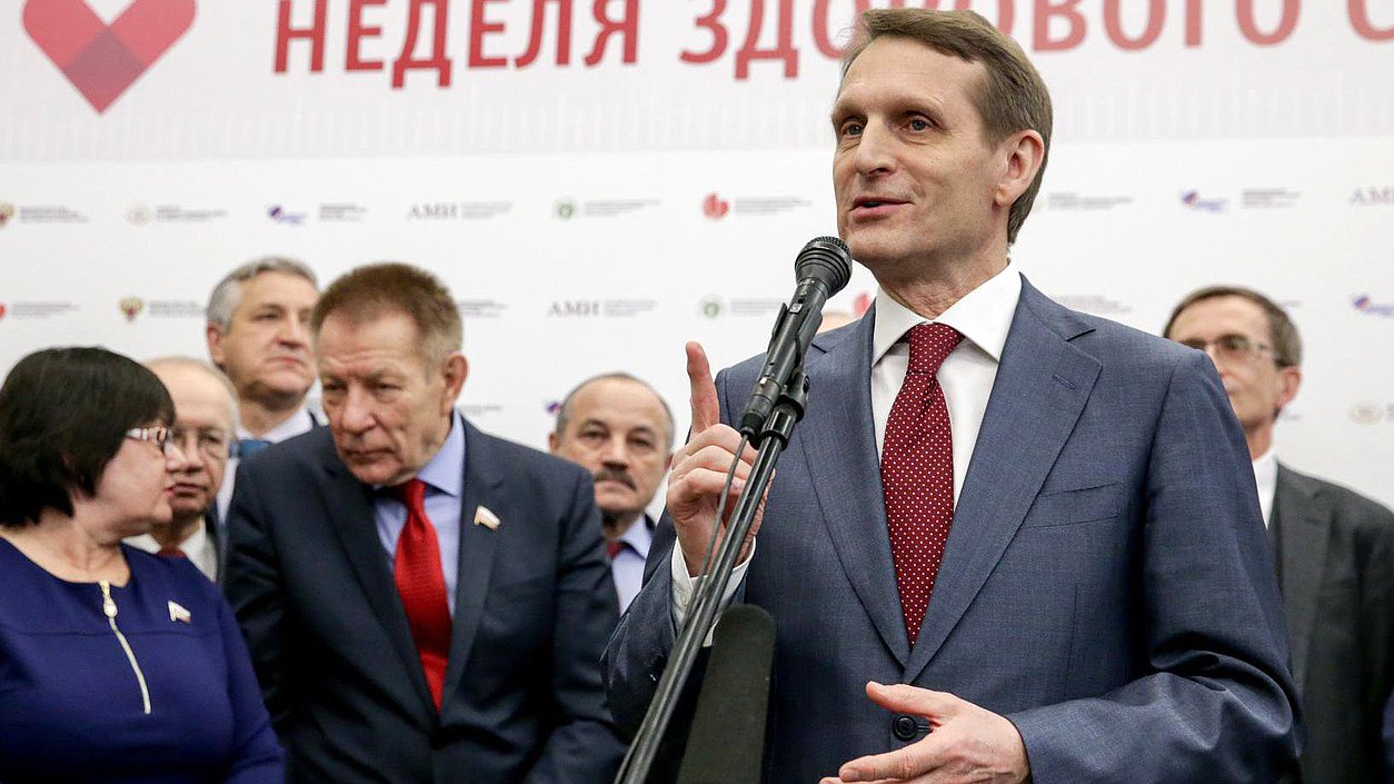 Открытие специальной выставки "Неделя здорового сердца", организованная Комитетом Государственной Думы по охране здоровья совместно с Минздравом России. Мероприятие приурочено к окончанию Национального года борьбы с сердечно-сосудистыми заболеваниями, объявленного Президентом России Владимиром Путиным. 

