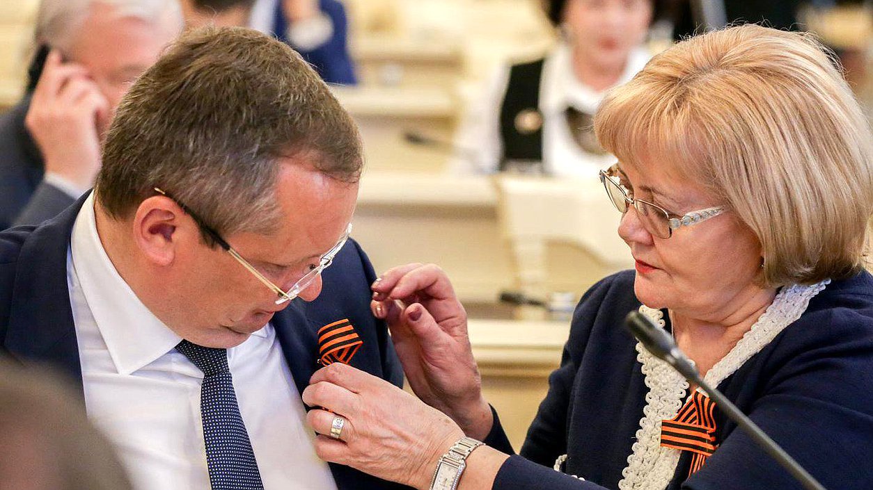 Первый заместитель председателя Комитета по охране здоровья Наталья Санина перед заседанием. Автор фото: Анна Исакова/Фотослужба Государственной Думы.