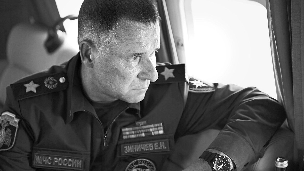 Министр РФ по делам гражданской обороны, чрезвычайным ситуациям и ликвидации последствий стихийных бедствий Евгений Зиничев. Фото: РИА Новости