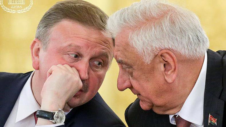Премьер-министр Республики Белоруссия Андрей Кобяков и Председатель Совета Республики Национального собрания Республики Белоруссия Михаил Мясникович во время заседания. Автор фото: Анна Исакова/Фотослужба Государственной Думы.

