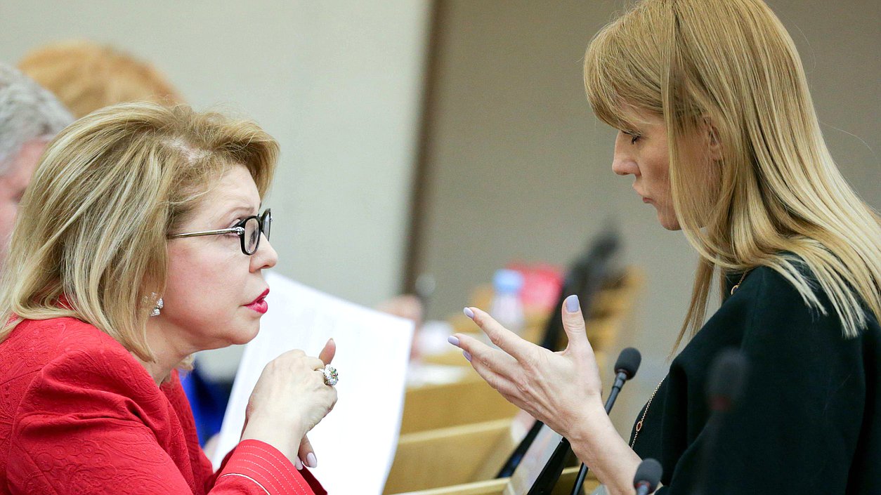Члены Комитета по международным делам Елена Панина и Светлана Журова