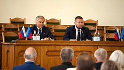 Председатель Государственной Думы Вячеслав Володин и Председатель Народного Совета ЛНР Денис Мирошниченко