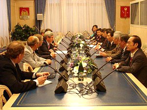 В Государственной Думе по случаю 50-летия Общества российско-вьетнамской дружбы состоялась официальная встреча заместителя председателя Государственной Думы Ивана Мельникова с делегацией Общества вьетнамо-российской дружбы