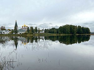 осень Россия река монастырь церковь храм религия