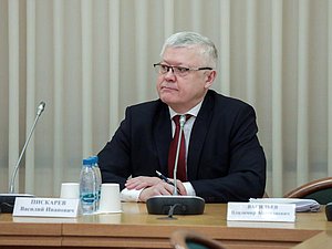 Председатель Комитета по безопасности и противодействию коррупции Василий Пискарев