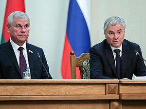 Председатель Государственной Думы Вячеслав Володин и Председатель Палаты представителей Национального собрания Республики Беларусь Владимир Андрейченко