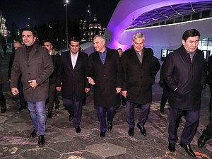 Председатель Государственной Думы Вячеслав Володин и главы делегаций стран-участниц ОДКБ посетили парк «Зарядье» в Москве