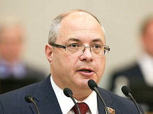 Председатель Комитета по развитию гражданского общества, вопросам общественных и религиозных объединений Сергей Гаврилов