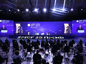 Председатель Государственной Думы Вячеслав Володин и депутаты приняли участие в работе Петербургского международного экономического форума (ПМЭФ)