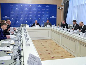 Круглый стол Комитета по вопросам собственности, земельным и имущественным отношениям на тему «Развитие инфраструктуры речных портов: вопросы законодательного обеспечения»