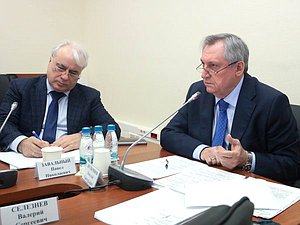 Первый заместитель Председателя Комитета по энергетике Павел Завальный и Председатель Комитета Николай Шульгинов