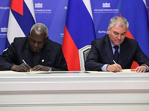 Председатель Государственной Думы Вячеслав Володин и Председатель Национальной ассамблеи народной власти и Государственного Совета Республики Куба Эстебан Ласо Эрнандес