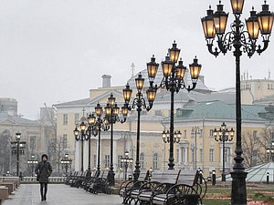 город улица фонари девушка