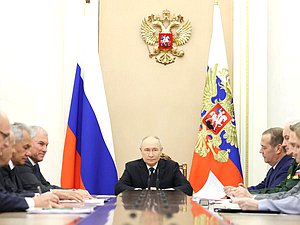 Совещание с членами Совета Безопасности. Фото: kremlin.ru