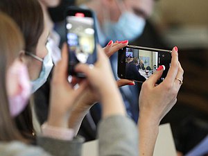 Заседание Комитета нейтральное телефон