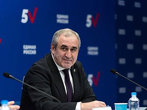 Руководитель фракции «Единая Россия» в ГД VII созыва, член Бюро Высшего совета партии «Единая Россия» Сергей Неверов. Фото: er.ru
