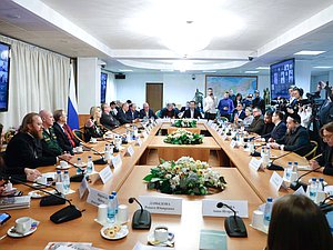 Круглый стол на тему «Реализация Основ государственной политики по сохранению и укреплению традиционных российских духовно-нравственных ценностей в медиапространстве»