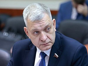 Председатель Комитета по делам национальностей Владимир Иванов