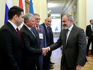 Председатель Государственной Думы Вячеслав Володин и Премьер-министр Республики Армения Никол Пашинян