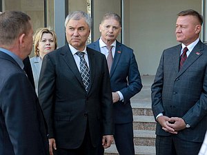 Председатель Государственной Думы Вячеслав Володин и губернатор Курской области Роман Старовойт