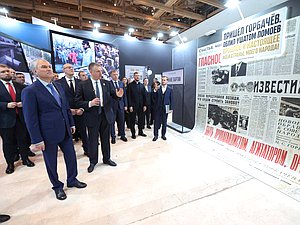 Председатель Государственной Думы Вячеслав Володин и руководитель фракции ЛДПР Леонид Слуцкий