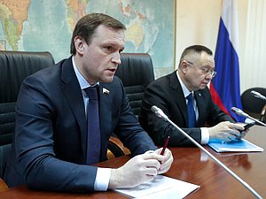 Председатель Комитета по строительству и жилищно-коммунальному хозяйству Сергей Пахомов и Министр строительства и жилищно-коммунального хозяйства РФ Ирек Файзуллин