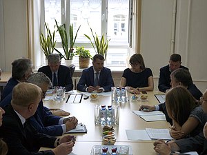 Члены Комитета по труду, социальной политике и делам ветеранов и делегация Международной организации труда