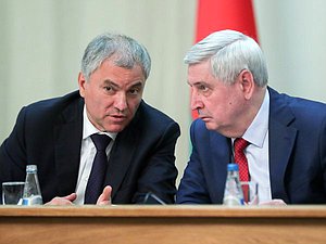 Председатель Государственной Думы Вячеслав Володин и Первый заместитель Председателя Государственной Думы Иван Мельников