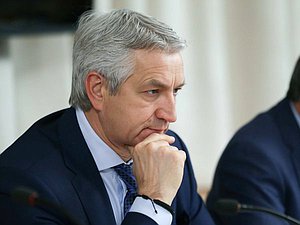 Заместитель Председателя Комитета по охране здоровья Леонид Огуль