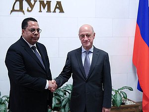 Председатель Национальной Ассамблеи Республики Ангола, председатель группы дружбы и солидарности с Россией Рауль Аугушту Лима и заместитель Председателя Государственной Думы Александр Бабаков