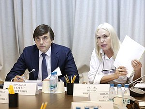 Министр просвещения РФ Сергей Кравцов и Председатель Комитета по просвещению Ирина Белых