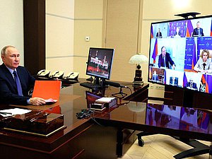 Совещание с постоянными членами Совета Безопасности (в режиме видеоконференции). Фото: kremlin.ru