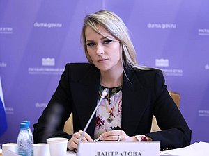 Председатель Комитета по развитию гражданского общества, вопросам общественных и религиозных объединений Яна Лантратова