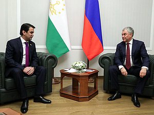 Председатель Государственной Думы Вячеслав Володин и Председатель Маджлиси милли Маджлиси Оли Республики Таджикистан Рустами Эмомали