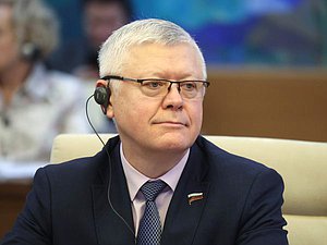Председатель Комитета по безопасности и противодействию коррупции Василий Пискарев