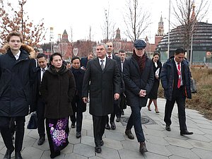 Chairwoman of the National Assembly of Vietnam Nguyễn Thị Kim Ngân, Chairman of the State Duma Viacheslav Volodin and Director of Zaryadye Park Ivan Demidov